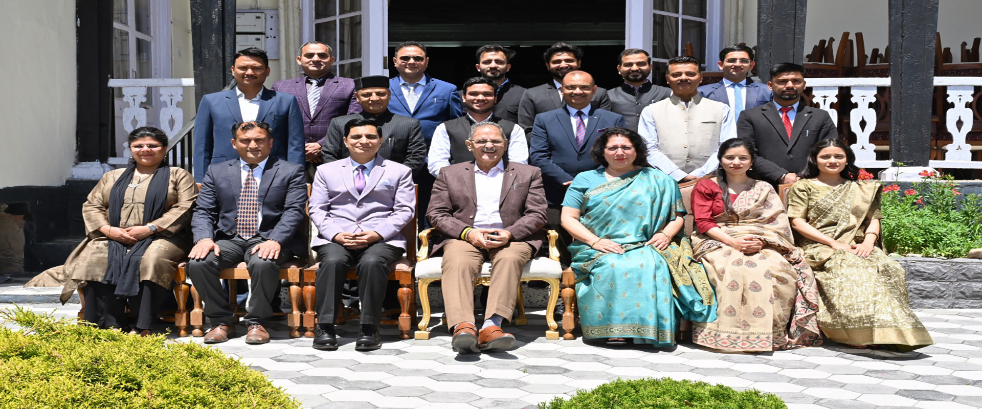 The Hon'ble Governor Himachal Pradesh Interacted with a group of 15 probationers of Himachal Pradesh Administrative Services (HAS), Batch of 2025
